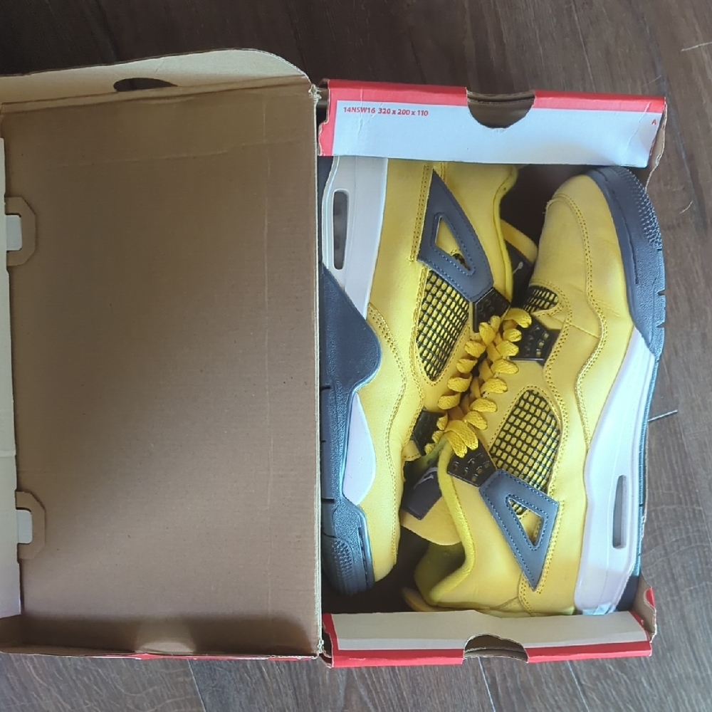 Nike Air Jordan 4 Retro Lightning 2021